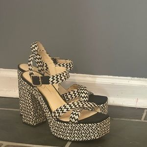 Shoe extravaganza. Meniscus tare😔. Bad for me, but great for you🤗